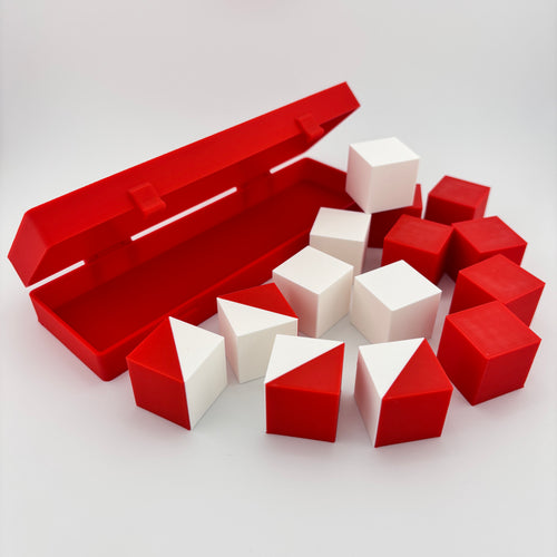 Caja cubos WPPSI abierta con 14 piezas organizadas evaluación psicológica infantil. WPPSI open box 14 blocks organized child psychological assessment material
