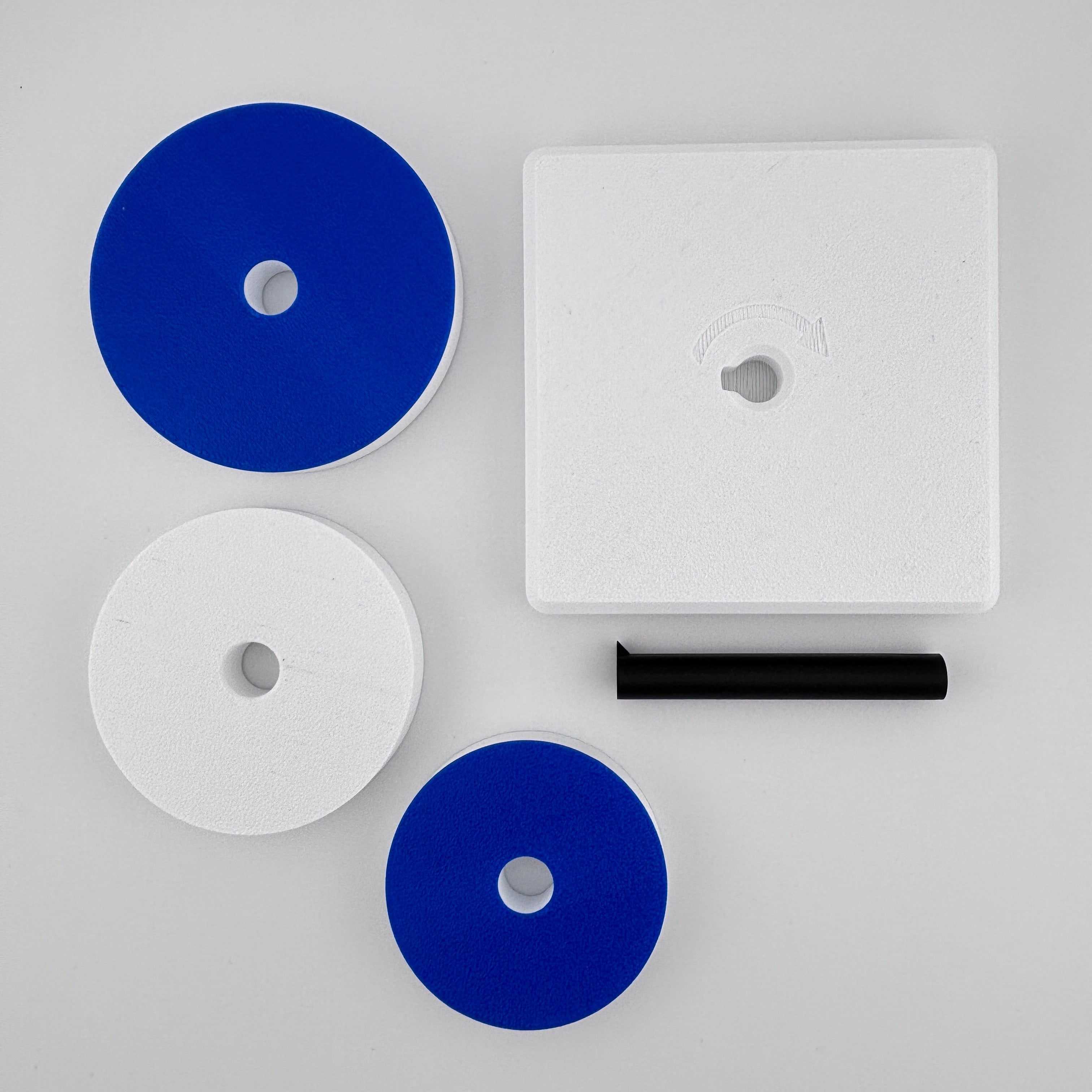 Detalle disco bicolor azul blanco Merrill-Palmer-R acabado PLA alta precisión evaluación desarrollo infantil | Merrill-Palmer-R blue white bicolor disc detail high precisión PLA child
development assessment