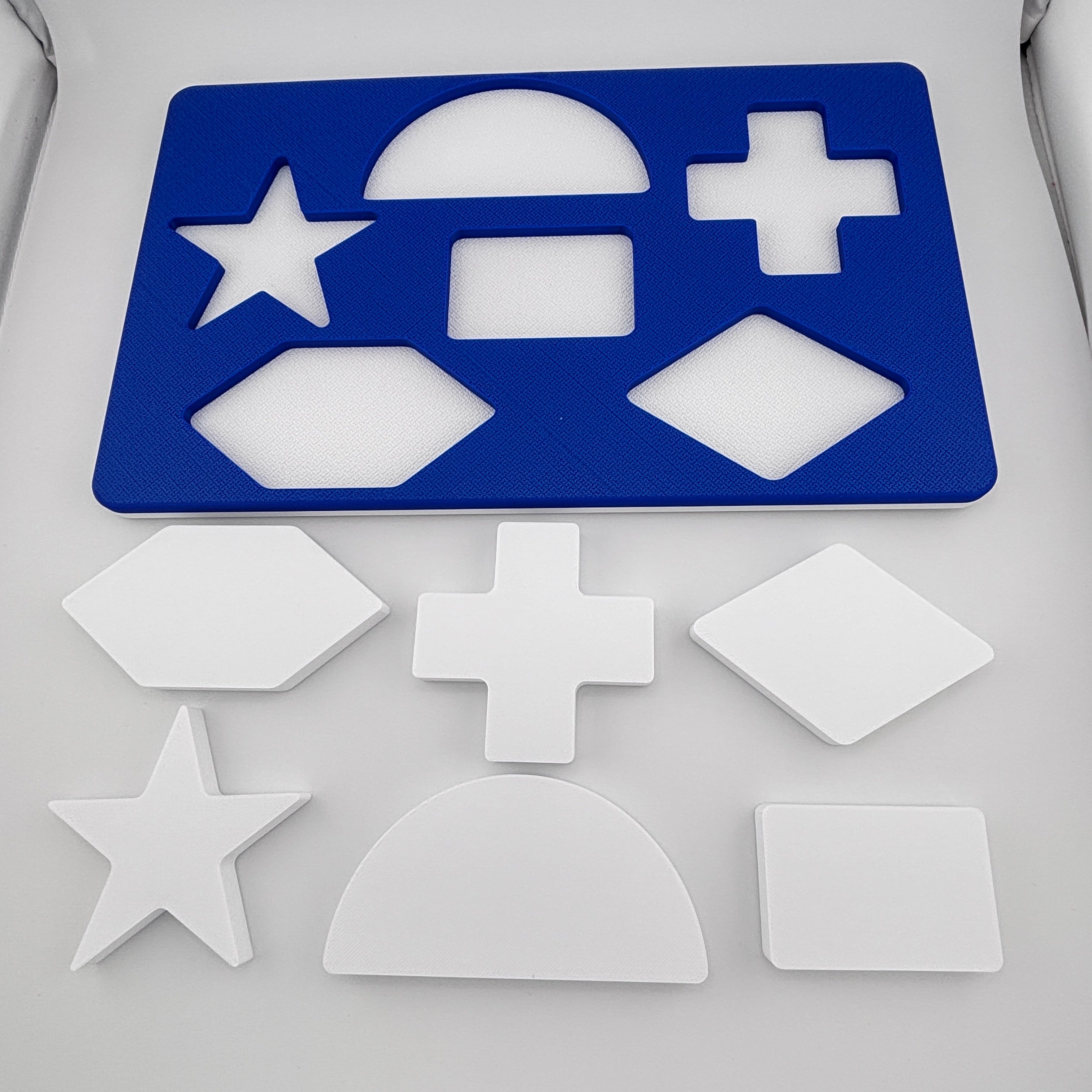 Psicólogo evaluando niño con tablero 6 formas Merrill-Palmer-R encaje percepción visual coordinación | Child psychologist Merrill-Palmer-R 6 shape board matching visual perception
coordination assessment