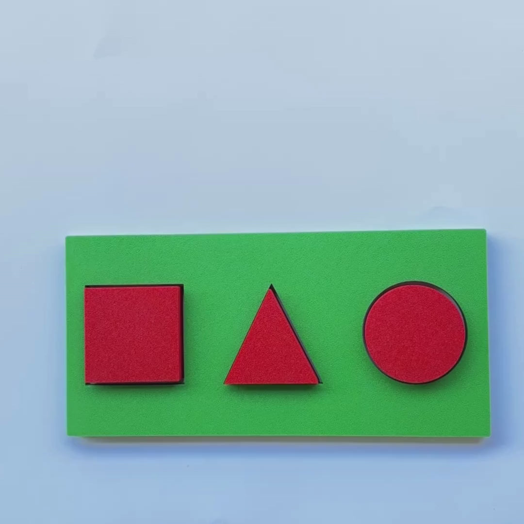 Psicólogo aplicando tablero formas Brunet-Lézine evaluación psicomotora bebé coordinación oculomanual | Psychologist applying Brunet-Lezine form board infant psychomotor visuomanual
coordination assessment