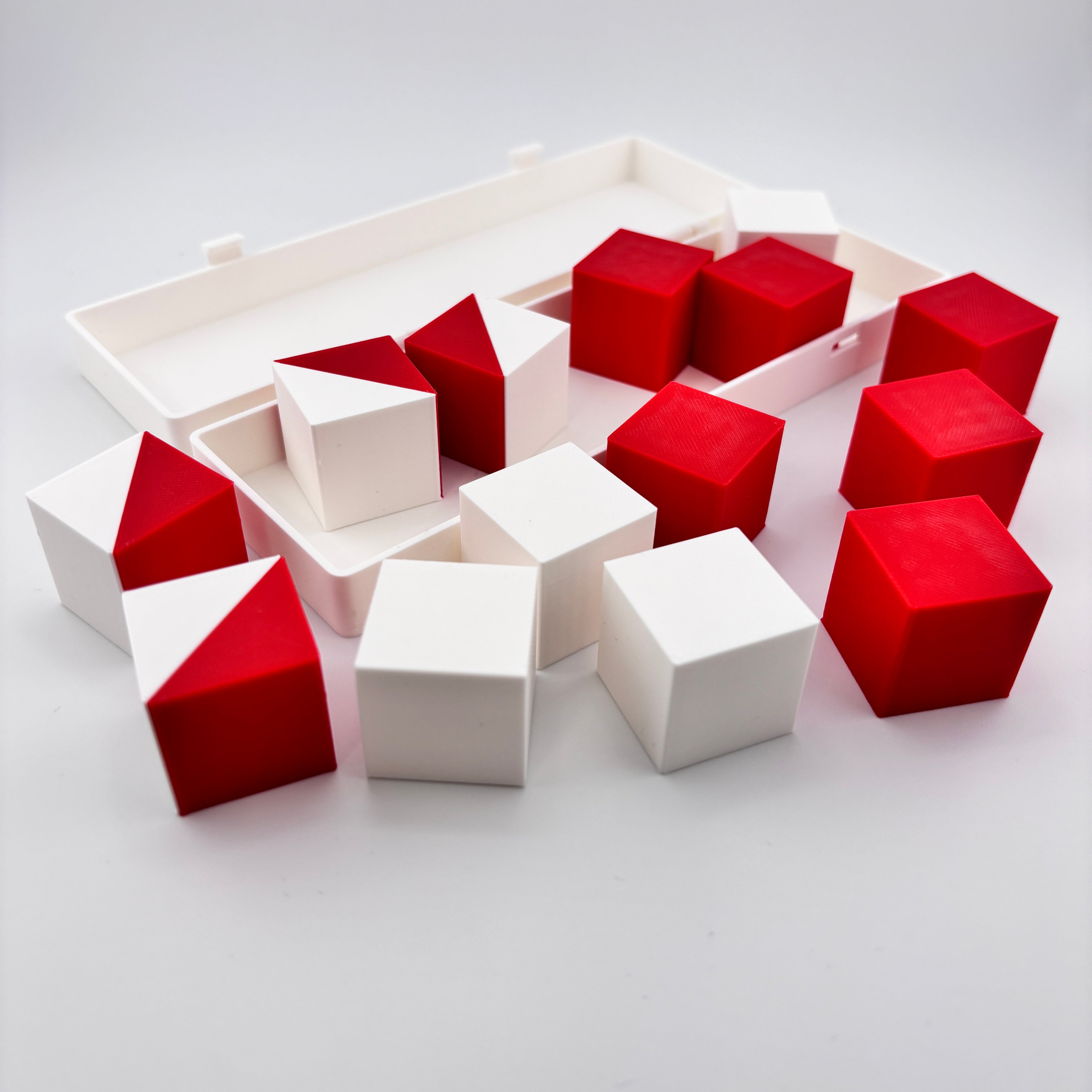 Set 14 cubos WPPSI 6 rojos 4 blancos 4 bicolor 27mm evaluación preescolar PLA. WPPSI blocks set 14 cubes 6 red 4 white 4 bicolor 27mm preschool assessment PLA